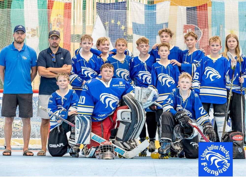 Team picture with inline hockey players. Fuengirola LIONS. Team Infantil.