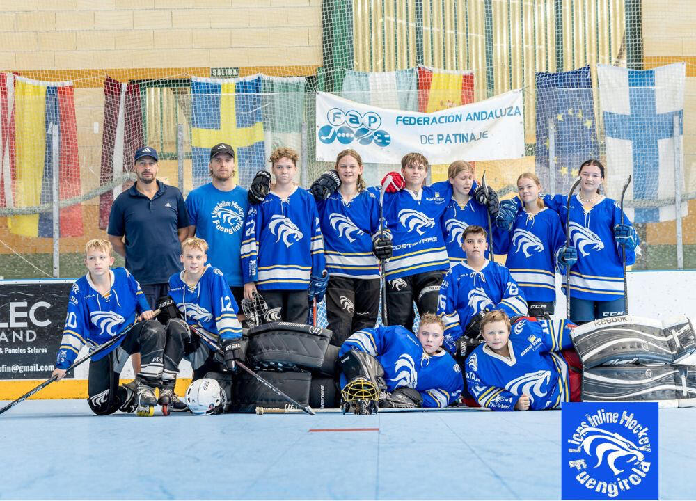 Team picture with inline hockey players. Fuengirola LIONS. Team Juvenil.