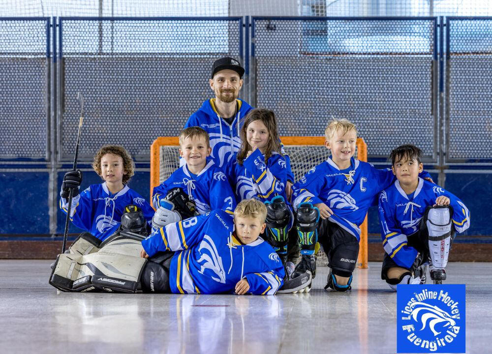 Team picture with inline hockey players. Fuengirola LIONS. Team Pre-Benjamin.